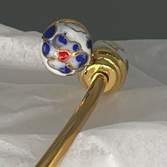 !!SOLD!! Vintage Avon White Blue Cloisonné Easter Egg Clip Earrings Bracelet - Picture 6 of 10